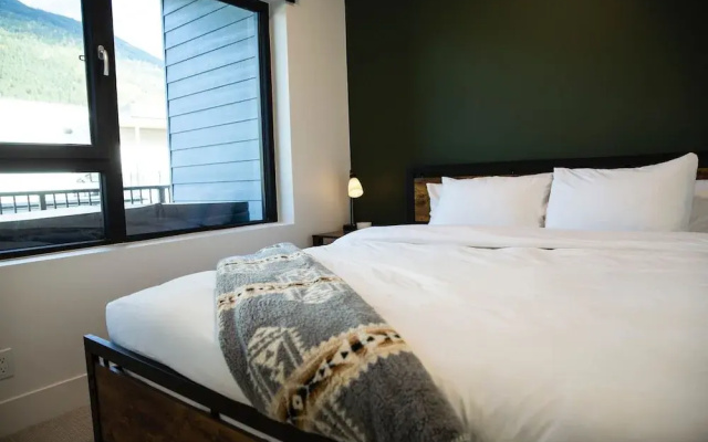 Revy Rendezvous by Revelstoke Vacations