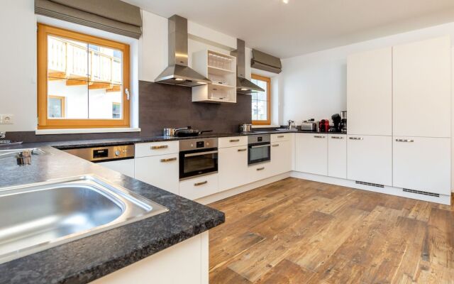 Luxurious Chalet in Obertraun With Pool