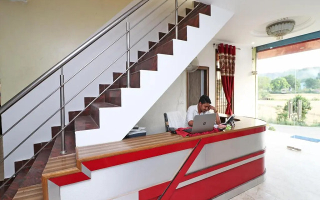 Hotel Red Flag By OYO Rooms