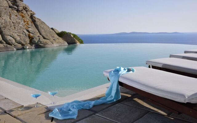 Immaculate 5-bed Villa in Klouvas - Villa Alkmini
