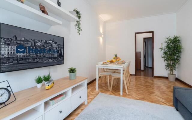 Deluxe Bright Flat with Netflix by Host Wise