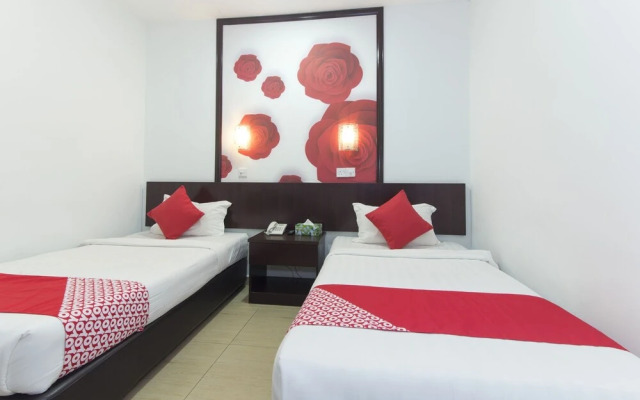 OYO 498 D&F Boutique Hotel Senawang