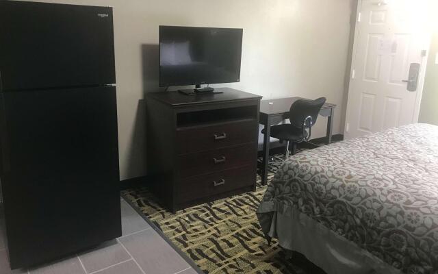 Days Inn & Suites by Wyndham Collierville Germantown Area