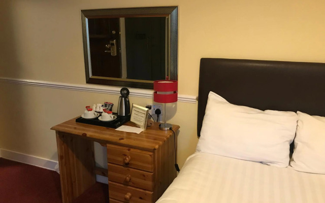 Barons Court Hotel
