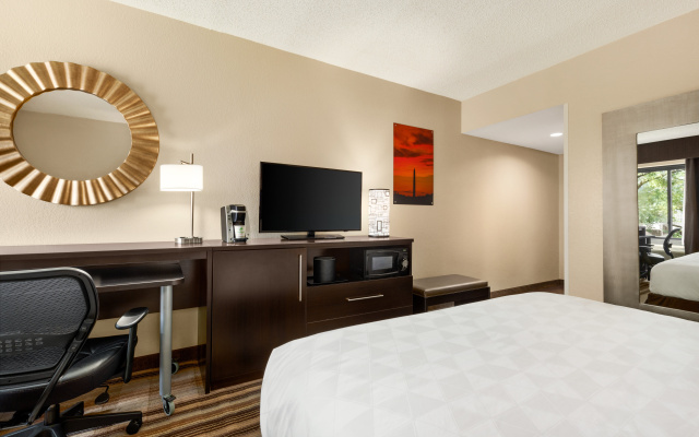 Holiday Inn Washington-Dulles International Airport by IHG