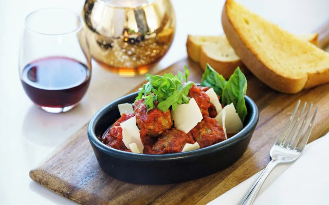 Holiday Inn Hotel Woodland Hills (Warner Ctr)