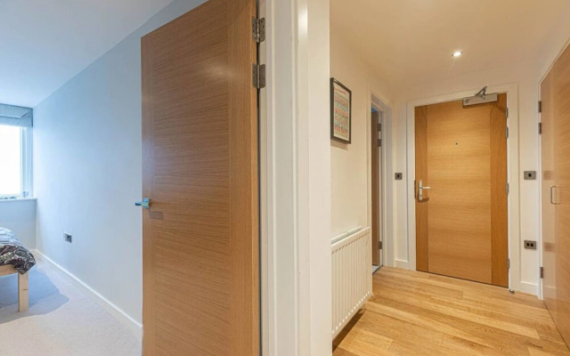 Lovely 2-bed Flat w/ Terrace in Bow, East London