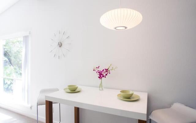 Travis Heights Modern II