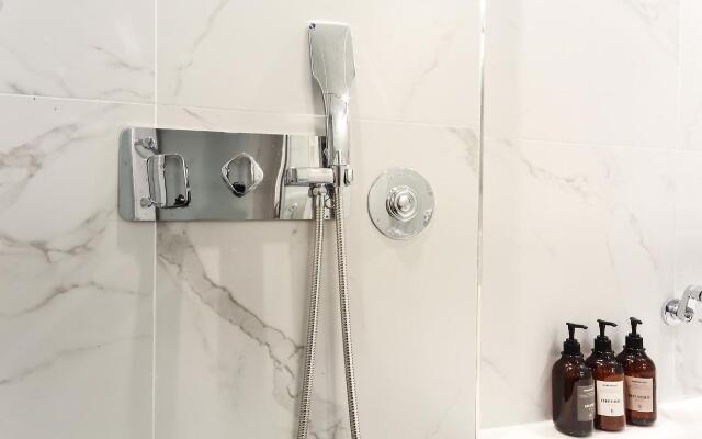 Browndot Hotel - Gold