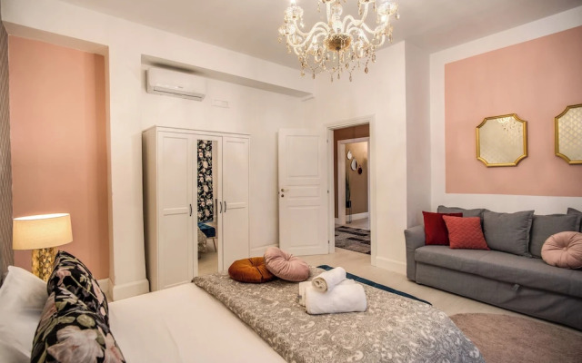 White Mirror  Apartment