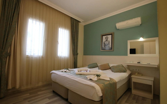 Artemis Hotel