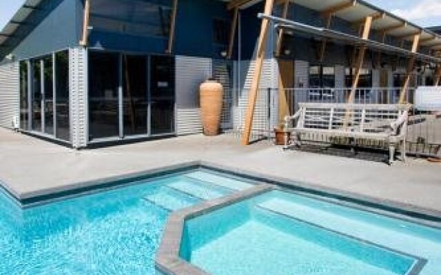 Beach House Motel