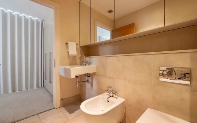 The Riverside Residence - 3bdr Flat With Balcony