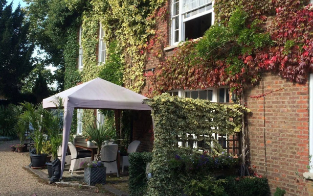 Harmondsworth Hall Guest House Heathrow