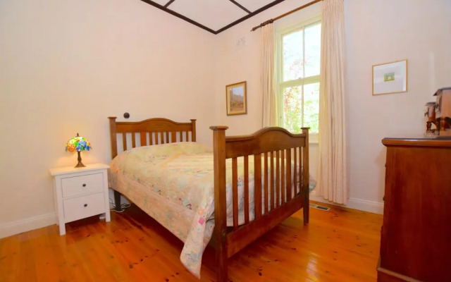 Mintie Cottage on Leura Mall