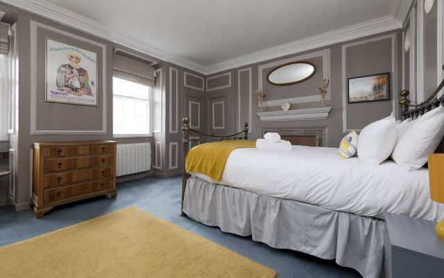 JOIVY Eclectic & Design Led 3Br Apt Near Edinburgh Castle