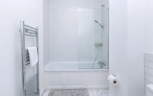 Stylish Three-bed Flat in Marylebone