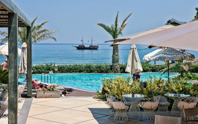 Pearl Beach Hotel