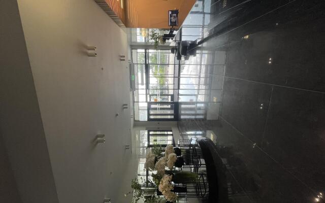 Еллоупин Апартаментс