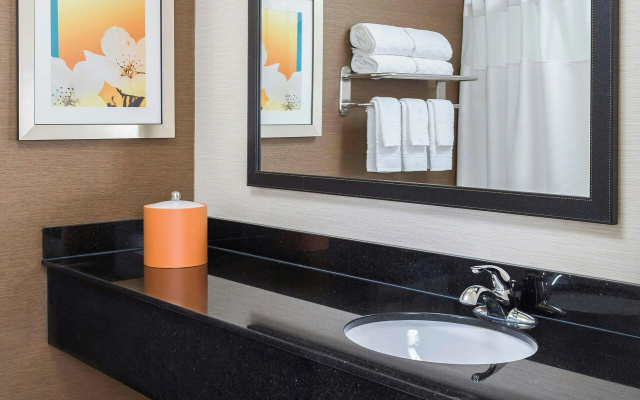 Fairfield Inn & Suites Holland