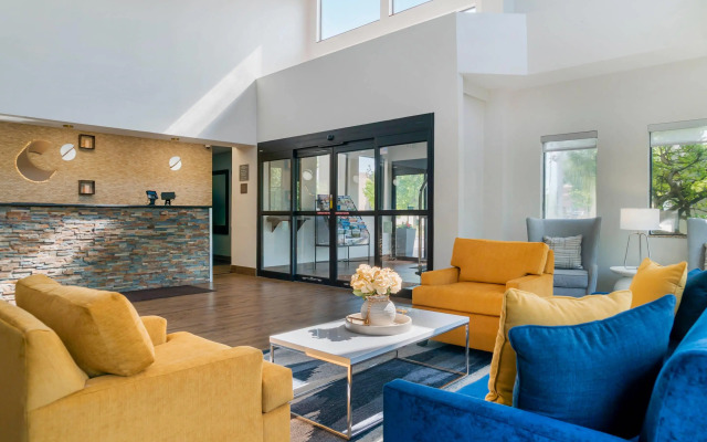 Comfort Suites Auburn Hills-Detroit