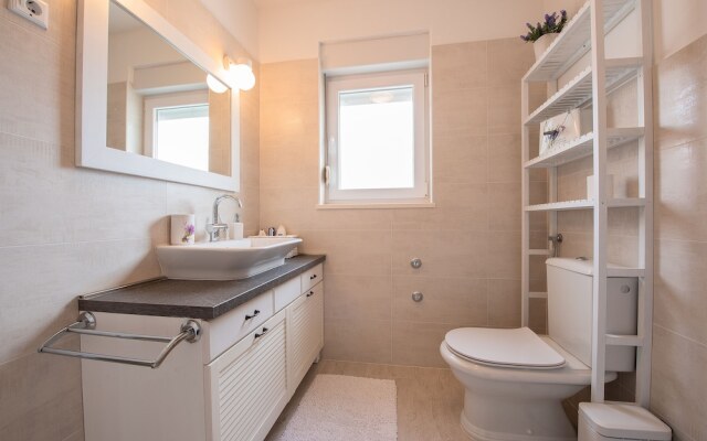 Spacious Chic Residence