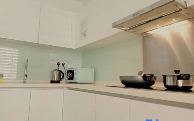 Legoland-5min Walk@ Happy Travel at Afiniti Residency 8Pax(max) with Bathtub
