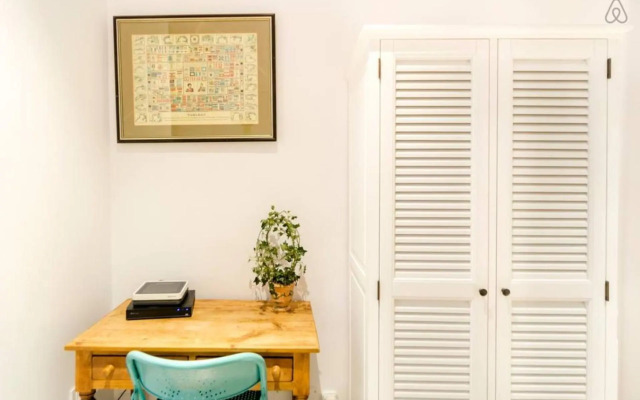 Explore a Walkable Neighborhood around a Comfy Apartment