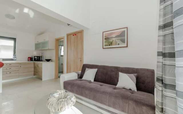 Alluring Apartment In Vir Near Seabeach