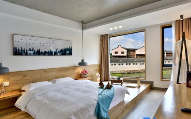 Wuzhen Yuyin Courtyard Design Hotel (South Gate of Xizha Scenic Area)