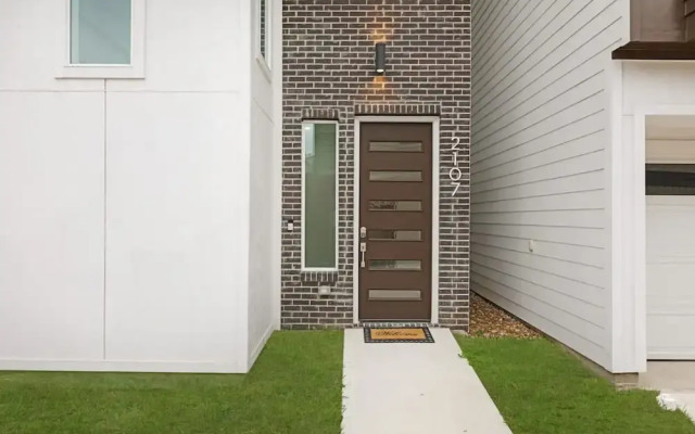 Luxurious 3 Bed3 Bath Near Downtown Houston