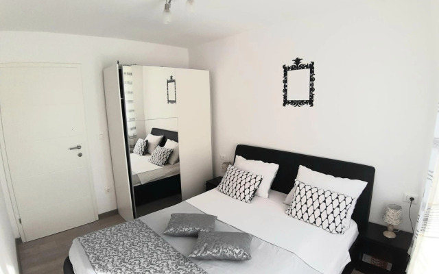 Apartment Enjoy life Makarska 2+2, center
