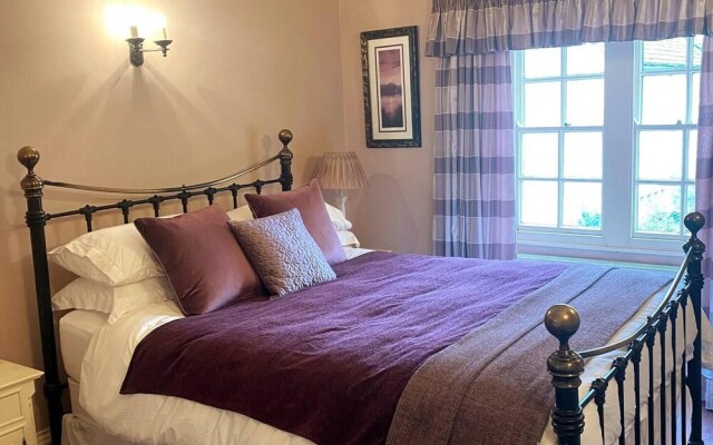 Exceptional Unique 5 Bedroom Manor House