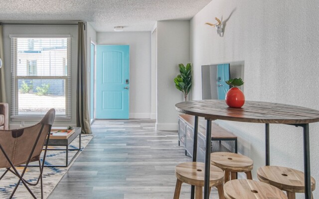 WanderJaunt - Camelback East Apts