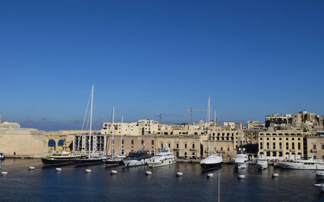 Senglea Seafront Apartment