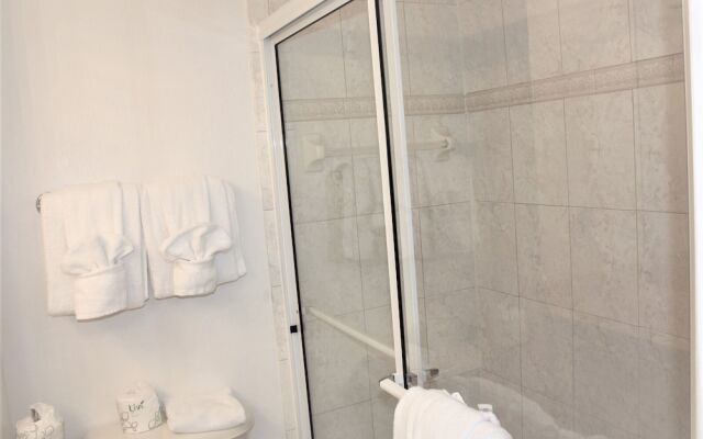 Jamaica Royale - 503 - 2 Br Condo