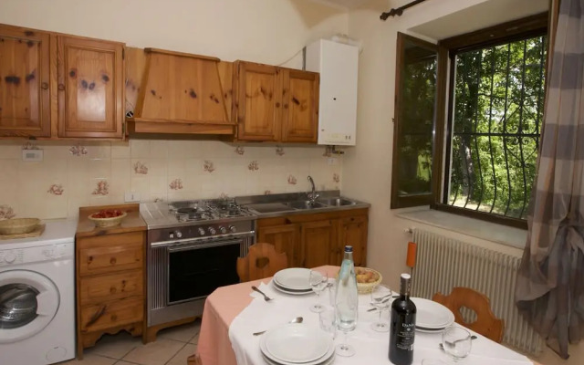 Vintage Cottage in Roccamorice with Garden