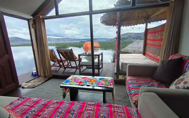 Uros Mamá Kota Lodge