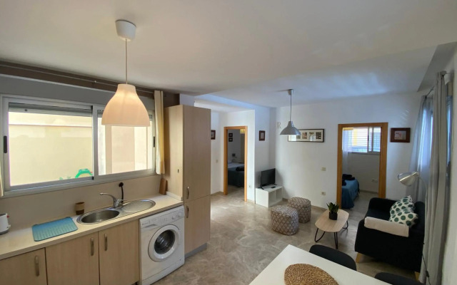 Central 2 bedrooms apartment with patio