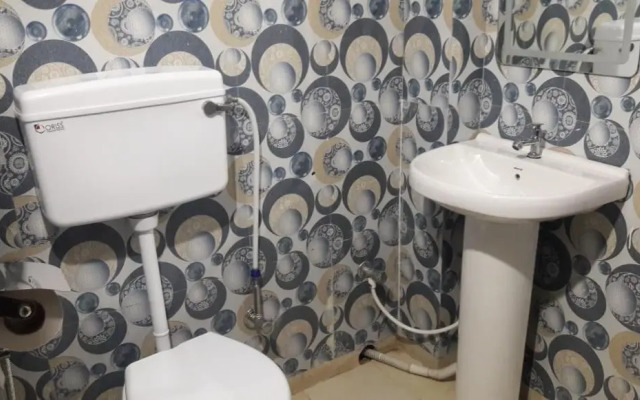 Red Pine Guest House (Indians Only)