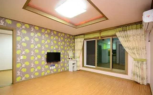 Mongsanpo Sound of Sea Wave Pension