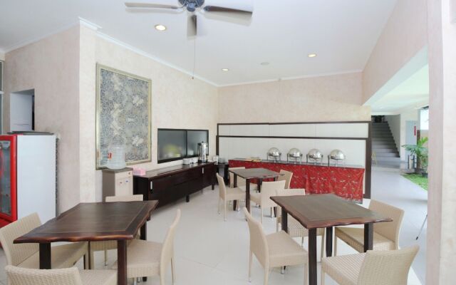 Airy Terminal Tirtonadi MT Haryono 80 Solo