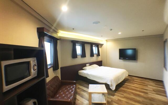 Rycom Crystal Hotel