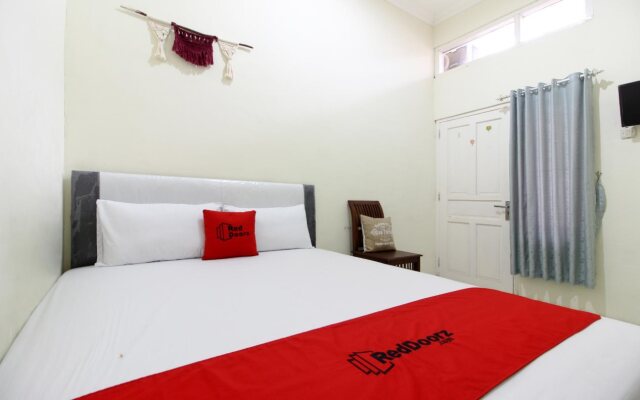 RedDoorz @ Jalan Damai 3
