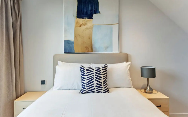 Fabulous Two-bedroom Apartment in Poplar