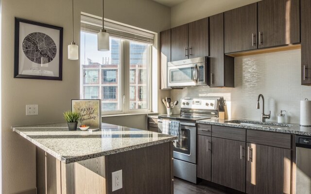 Uptown Downtown City View 1 BR Apt by Frontdesk