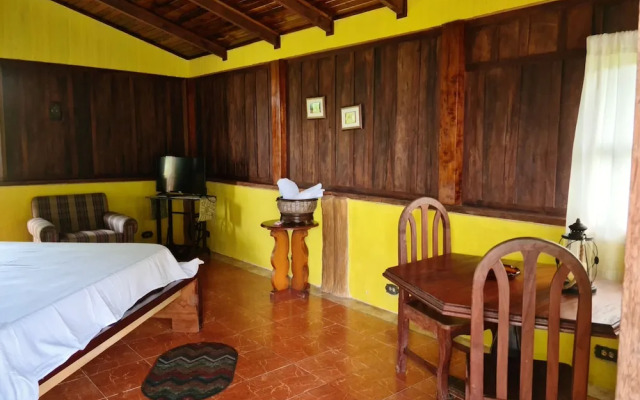 Los Gallitos Eco Lodge