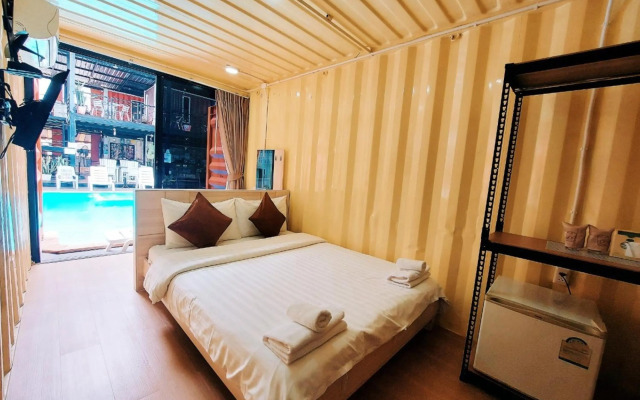 Retro Box Hotel