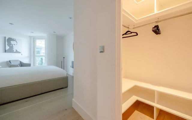 Central 2BD Flat w/ River View Balcony - Vauxhall!
