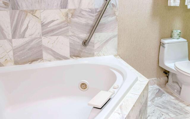 Sleep Inn & Suites Oregon - Toledo